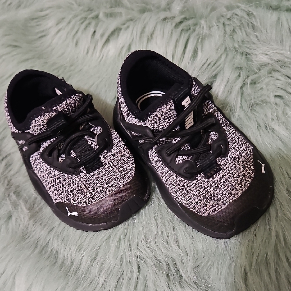 Puma Kids Black and Gray Sneakers - Picture 2 of 5